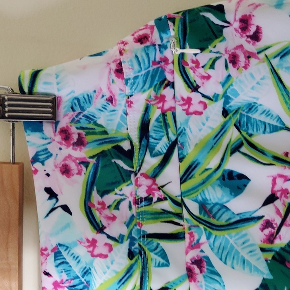 Tommy Bahama Floral Print Skorts with Green Visor Size S - Picture 9 of 13